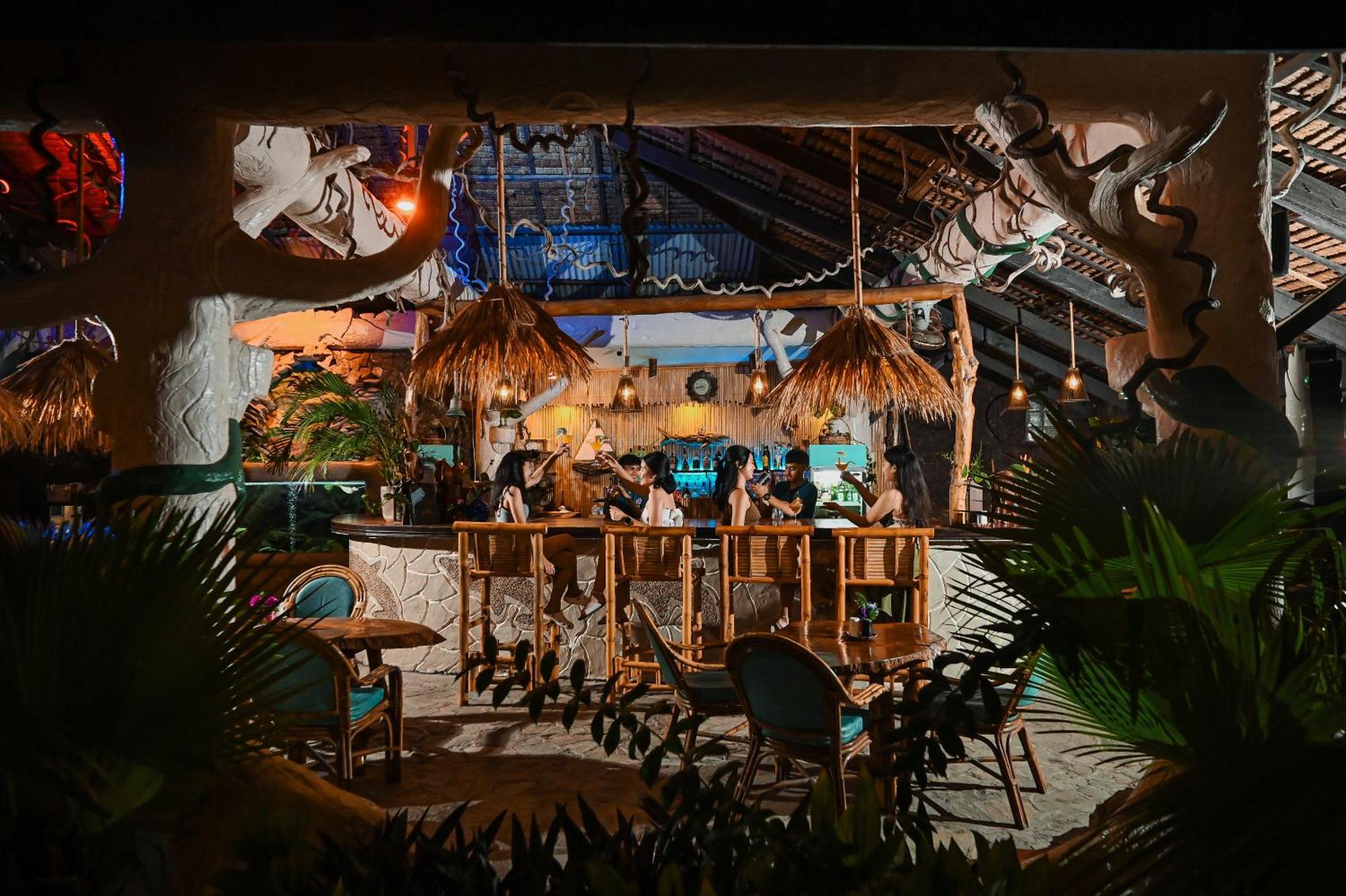 Garden Of Eden Dive Resort Puerto Galera Exterior photo