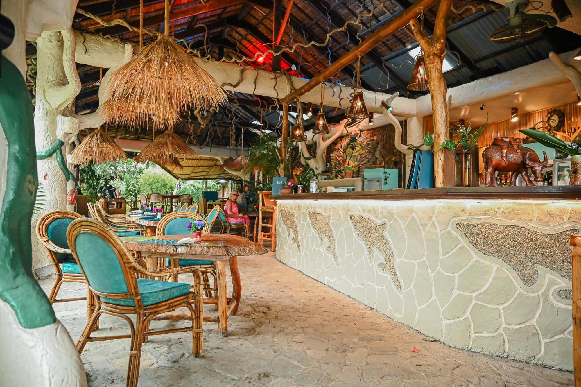Garden Of Eden Dive Resort Puerto Galera Exterior photo