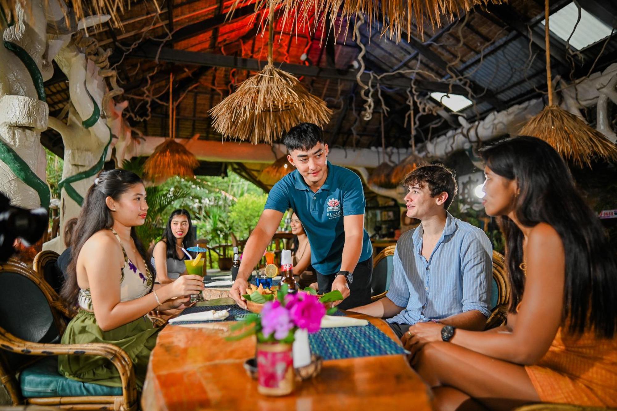 Garden Of Eden Dive Resort Puerto Galera Exterior photo