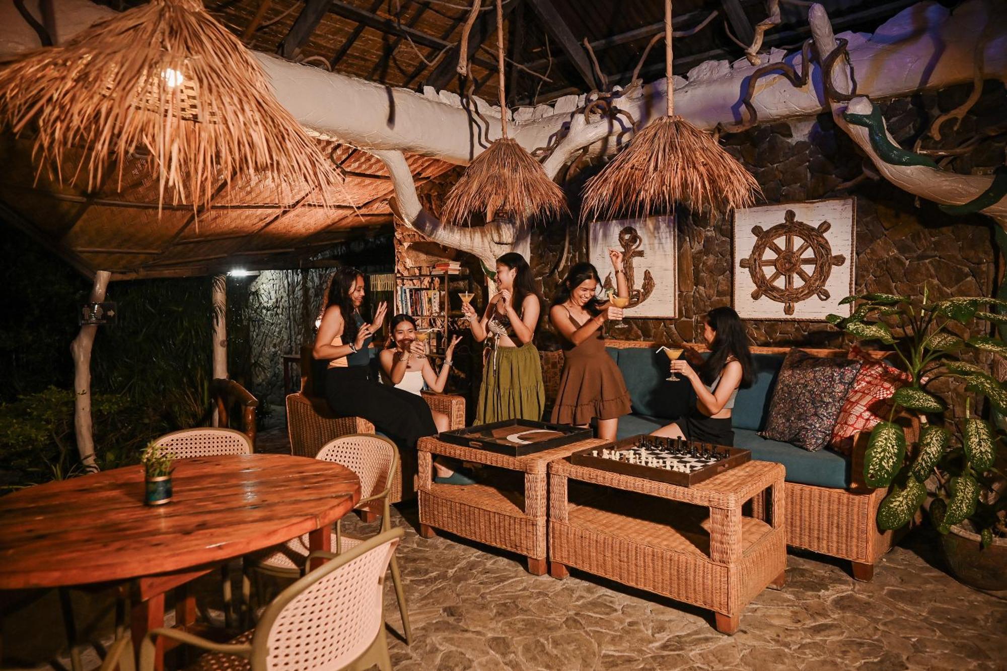 Garden Of Eden Dive Resort Puerto Galera Exterior photo