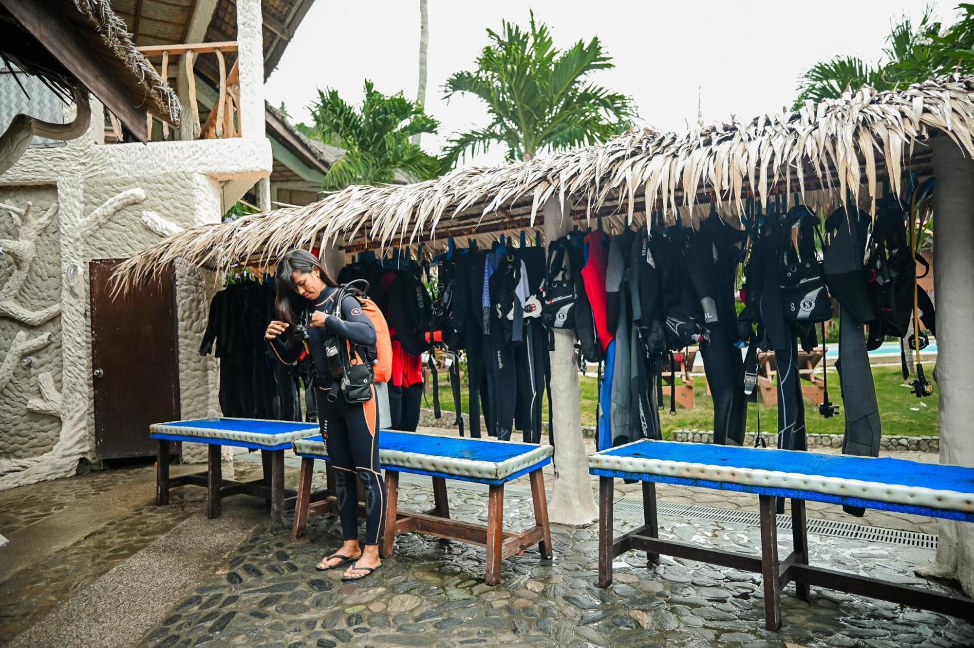 Garden Of Eden Dive Resort Puerto Galera Exterior photo