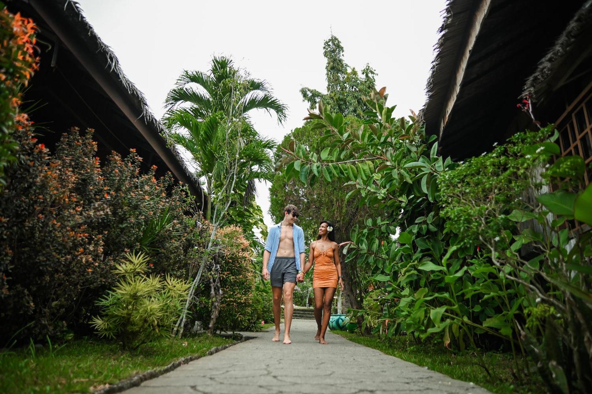 Garden Of Eden Dive Resort Puerto Galera Exterior photo