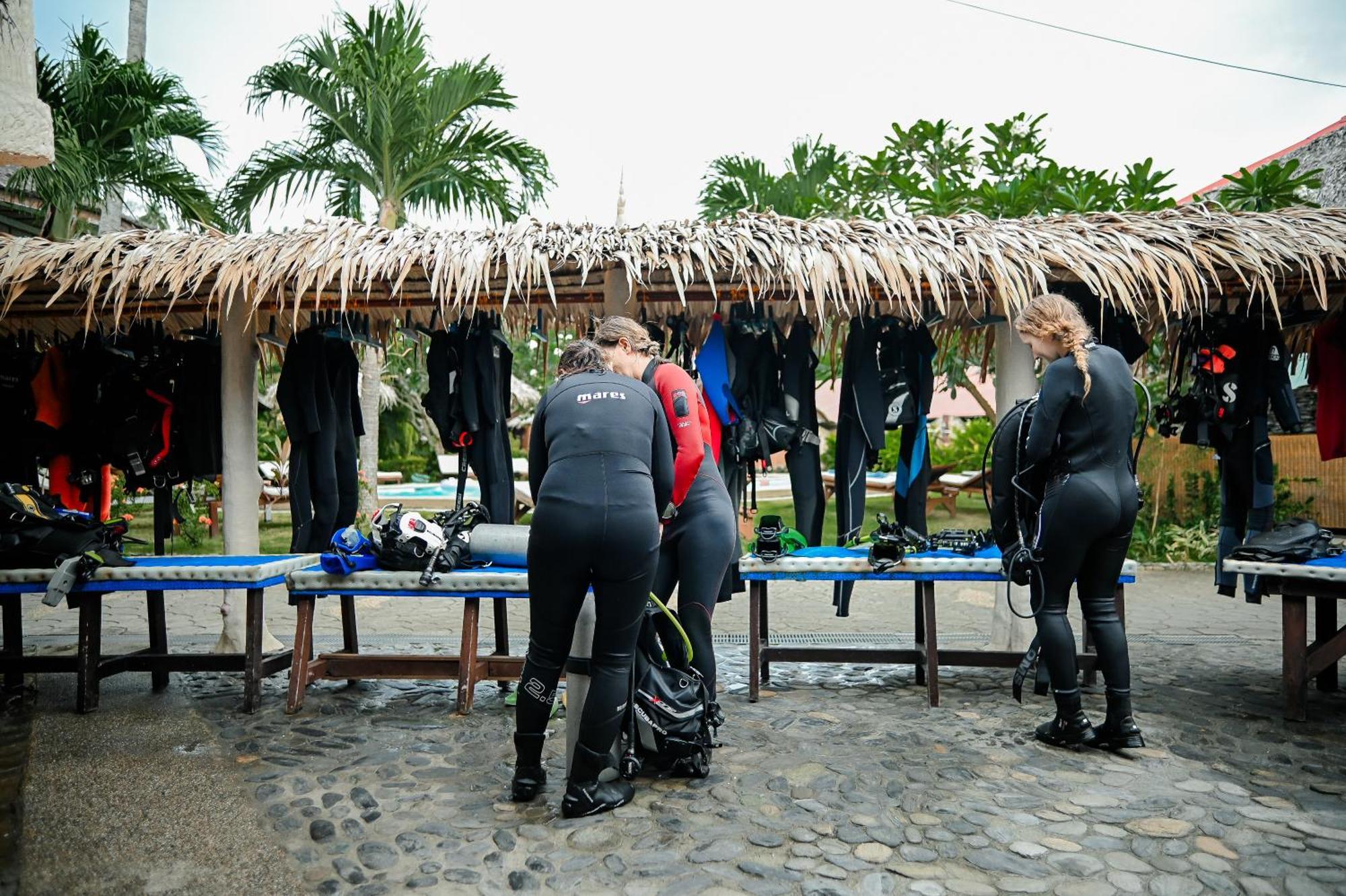 Garden Of Eden Dive Resort Puerto Galera Exterior photo